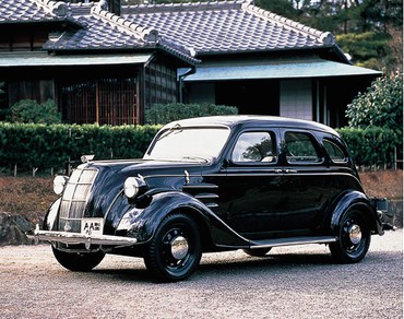 Первый серийный автомобиль Тойота