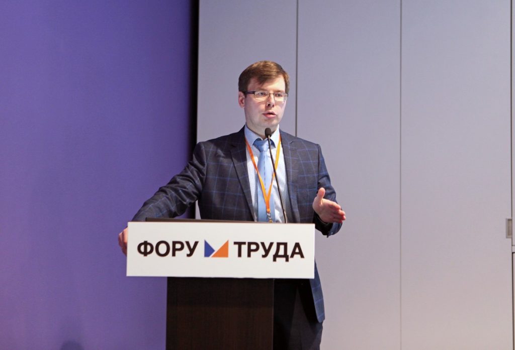 Первый заместитель председателя Комитета по труду и занятости населения Санкт-Петербурга Николай Рогачев