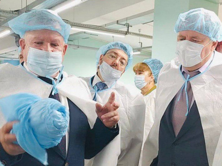 Новосибирский производитель медицинской одежды на 37% увеличил выработку благодаря нацпроекту