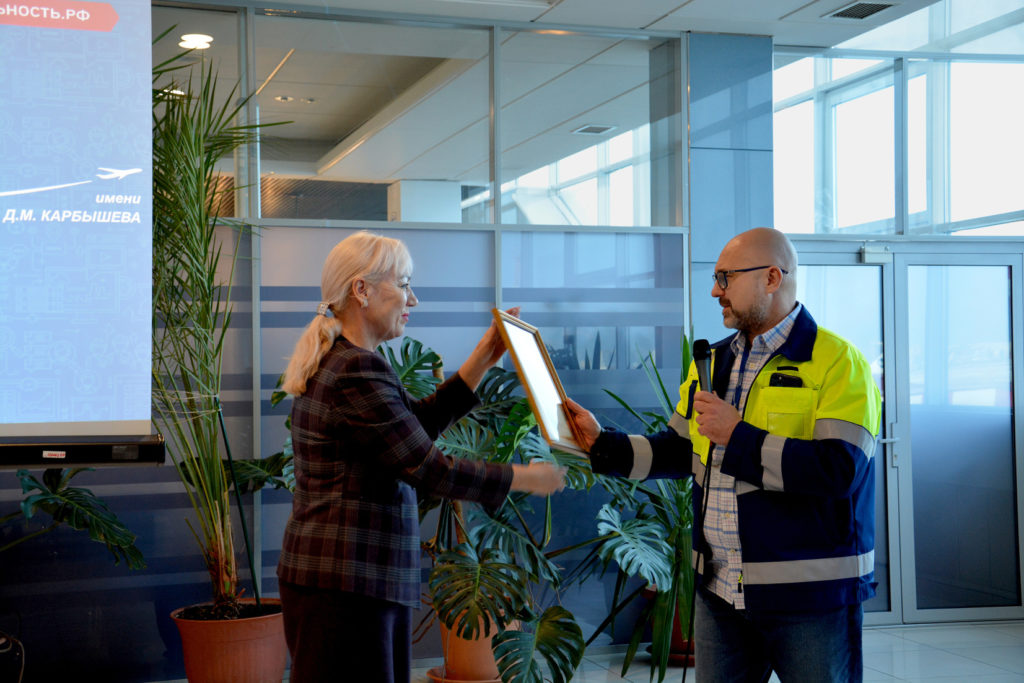 Эксперты ФЦК помогли Омскому аэропорту избавиться от очередей на досмотре и ускорили регистрацию пассажиров