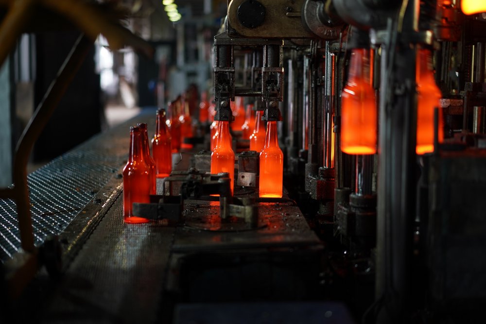 Крупнейший производитель стеклотары за Уралом ускорил выпуск облегченных бутылок