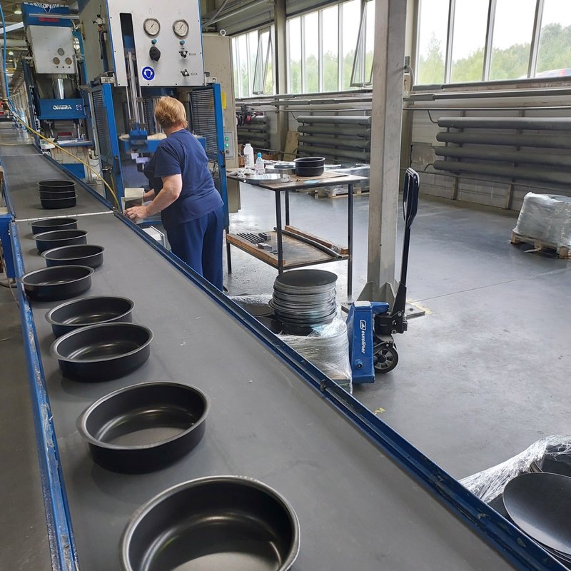 Производитель посуды из Подмосковья на треть увеличить скорость производства и сократить себестоимость продукции с помощью нацпроекта 